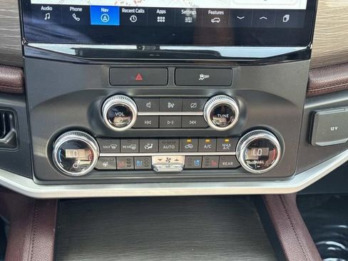 Used 2022 Ford Expedition Max Limited image 29