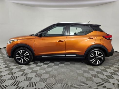 Used 2020 Nissan Kicks SR w/ SR Premium Package image 2