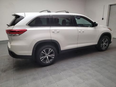 Used 2019 Toyota Highlander LE w/ Carpet Mat Package (TMS) FWD image 10
