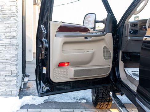 Used 2003 Ford Excursion Limited image 32