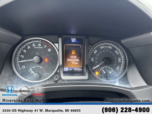 Used 2022 Toyota Tacoma TRD Off-Road image 17