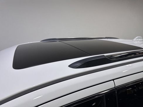 Used 2017 Jeep Grand Cherokee Summit AWD/4WD image 10