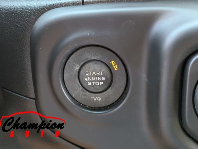 Used 2018 Jeep Wrangler Unlimited Sahara AWD/4WD image 30