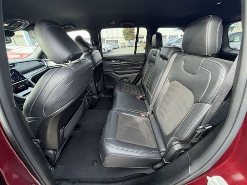 Used 2023 Jeep Grand Cherokee Altitude image 23