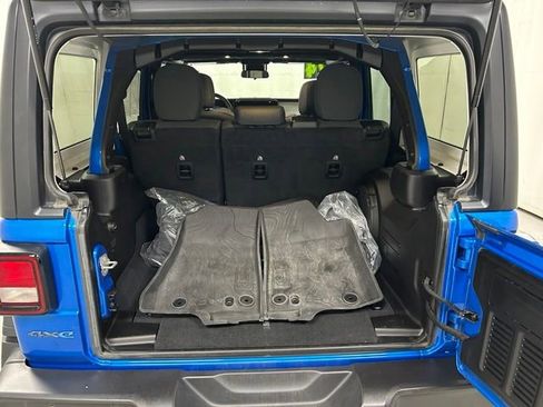 Used 2024 Jeep Wrangler Unlimited AWD/4WD image 11