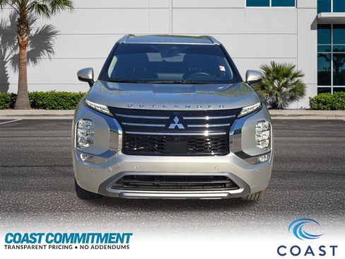 Used 2025 Mitsubishi Outlander SEL FWD image 2