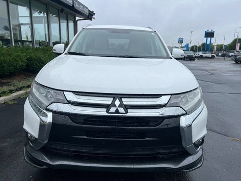 Used 2017 Mitsubishi Outlander SEL AWD/4WD image 3