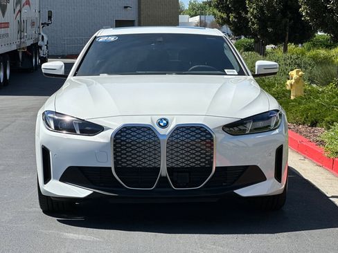 Used 2025 BMW i4 eDrive40 w/ Driving Assistance Package image 10