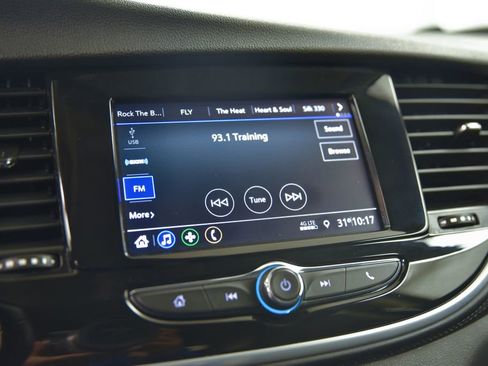 Used 2022 Buick Encore Preferred w/ Safety Package image 21