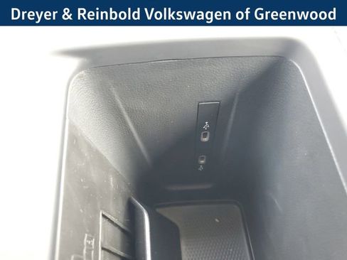 New 2025 Volkswagen Tiguan SE image 34