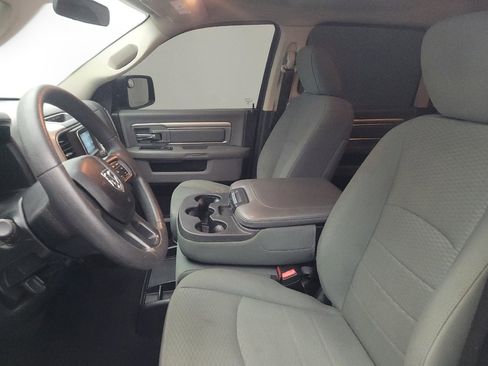 Used 2019 RAM 1500 Classic SLT AWD/4WD image 17