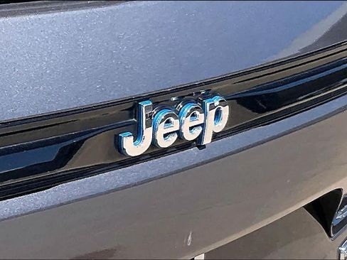 Used 2023 Jeep Grand Cherokee Overland AWD/4WD image 30