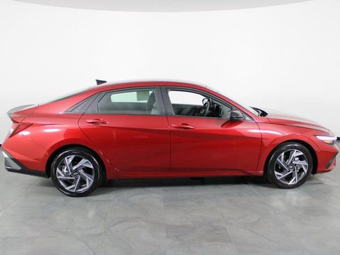 Certified 2025 Hyundai Elantra Sport image 14