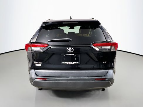Used 2021 Toyota RAV4 LE image 6