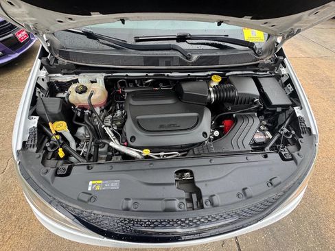 Used 2019 Chrysler Pacifica Touring Plus w/ S Appearance Package image 20