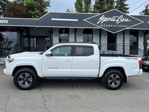 Used 2019 Toyota Tacoma TRD Sport w/ Technology Package image 2