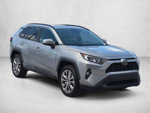 Used 2020 Toyota RAV4 XLE Premium FWD image 3
