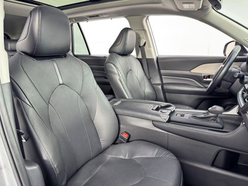 Used 2024 Toyota Grand Highlander Limited image 39