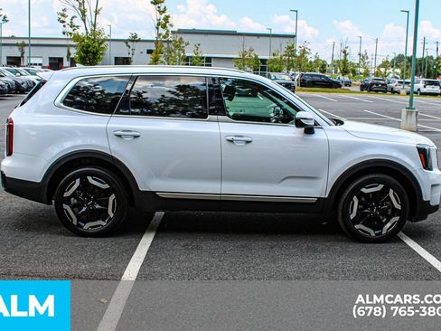 Used 2025 Kia Telluride S FWD image 8