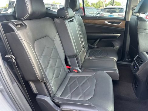 Used 2025 Volkswagen Atlas SE AWD/4WD image 22