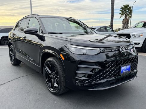 New 2026 Volkswagen Tiguan SE R-Line image 2