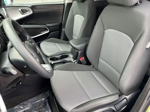 Used 2025 Kia Soul LX w/ LX Technology Package image 32