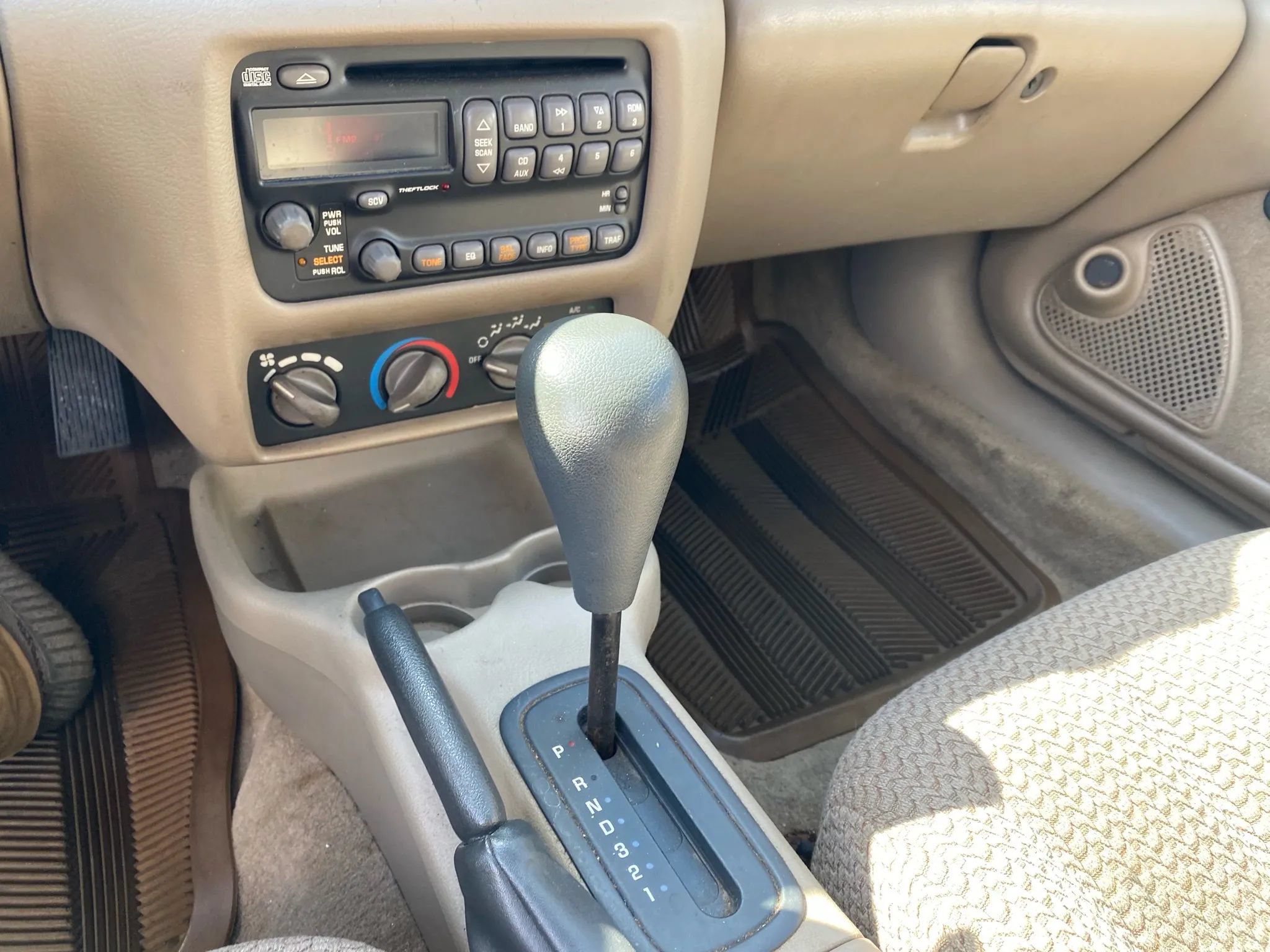 Used 2002 Pontiac Sunfire SE FWD image 16