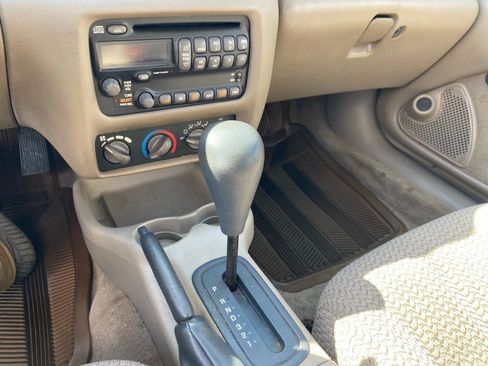 Used 2002 Pontiac Sunfire SE image 16