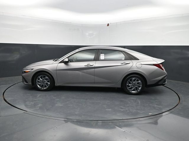 Used 2024 Hyundai Elantra SEL FWD image 4