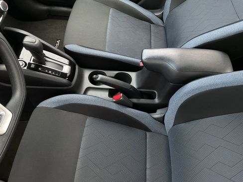 Used 2025 Nissan Versa SV image 32