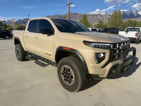 Used 2023 GMC Canyon AT4X w/ Edition 1 AWD/4WD image 9