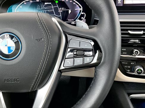 Used 2023 BMW 530e w/ Executive Package image 24