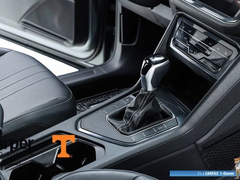 Used 2024 Volkswagen Tiguan SE w/ Panoramic Sunroof Package FWD image 33