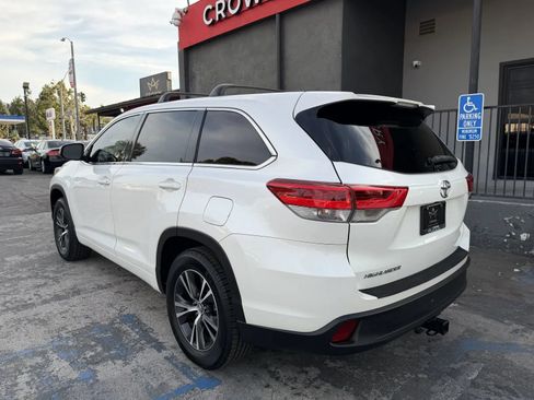 Used 2018 Toyota Highlander LE FWD image 7