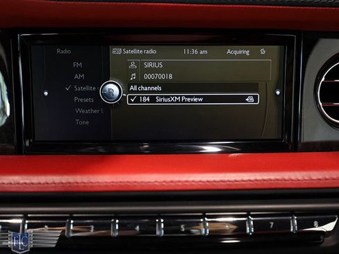 Used 2017 Rolls-Royce Phantom Drophead Coupe RWD image 33