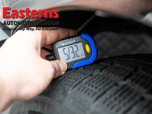 Used 2022 Toyota Venza LE AWD/4WD image 27