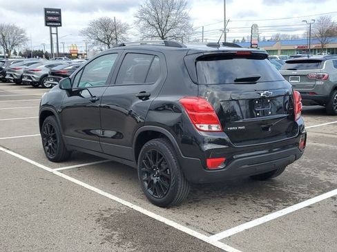 Certified 2022 Chevrolet Trax LT w/ Midnight Edition AWD/4WD image 5