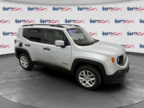 Used 2017 Jeep Renegade Latitude AWD/4WD image 2