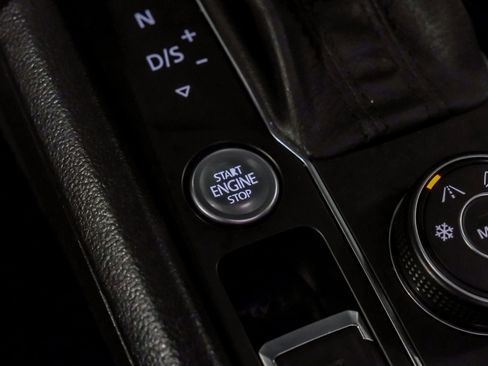 Used 2018 Volkswagen Atlas SEL Premium image 23