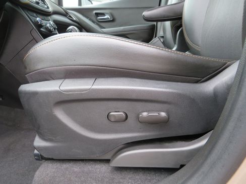 Used 2018 Chevrolet Trax LT w/ LT Convenience Package image 31