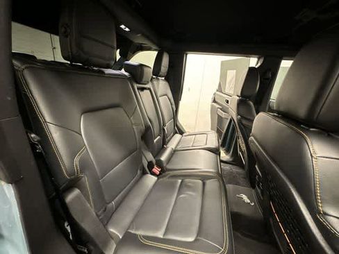 Used 2023 Ford Bronco Badlands image 24