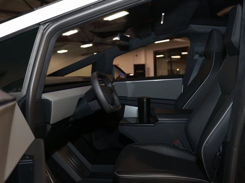 Used 2024 Tesla Cybertruck AWD Crew Cab image 10