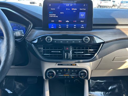 Certified 2020 Ford Escape Titanium image 28