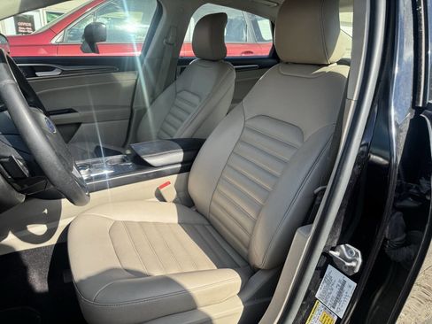 Used 2019 Ford Fusion SEL image 4