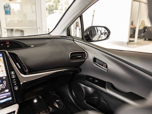 Used 2018 Toyota Prius Prime Premium image 38