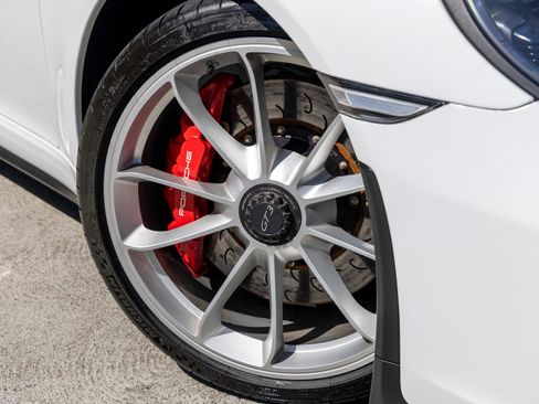 Used 2018 Porsche 911 GT3 RWD image 14