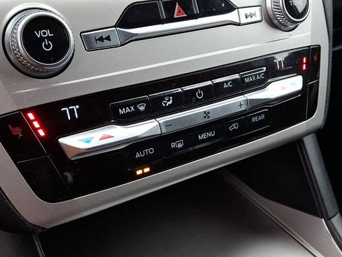 Used 2021 Ford Explorer XLT image 16