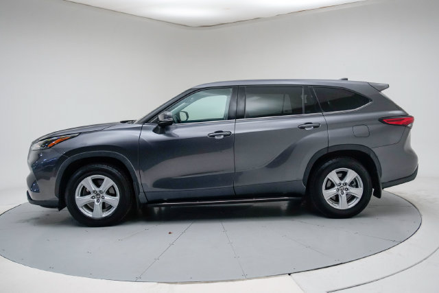 Used 2021 Toyota Highlander L AWD/4WD image 2