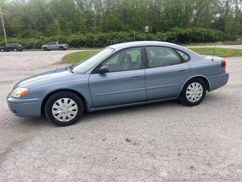 Used 2006 Ford Taurus SE FWD image 1