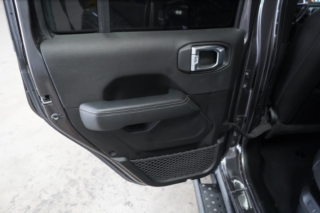 Used 2022 Jeep Wrangler Unlimited Sahara AWD/4WD image 31